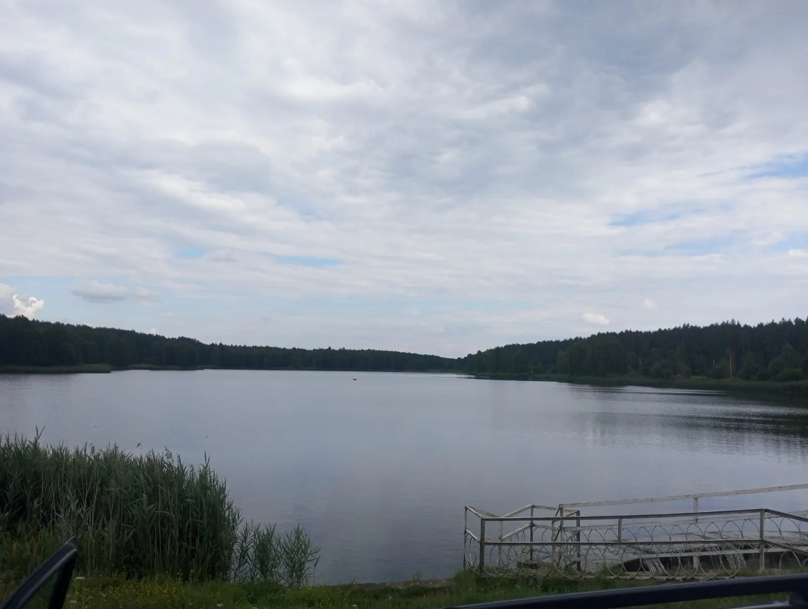 Озеро в Романовцах водная гладь