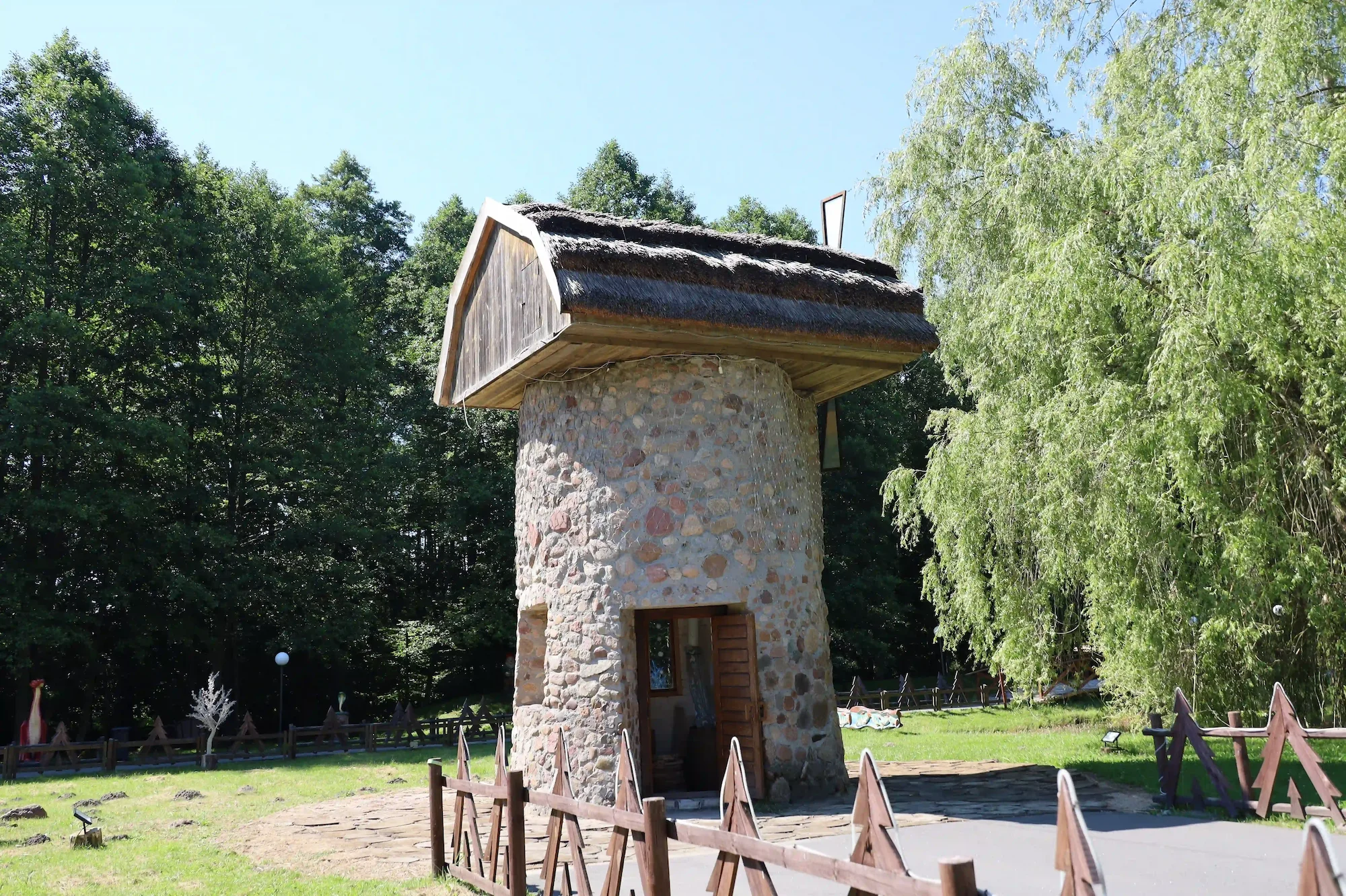 Мельница в сказочном стиле.