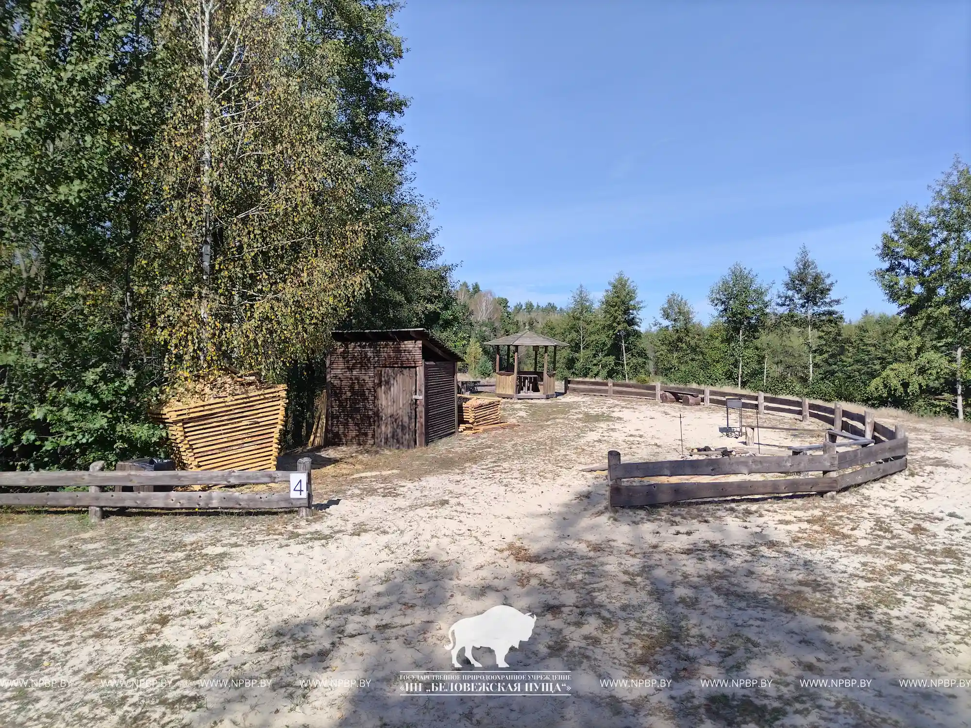 Арендуемая зона для шашлыков и отдыха на месте №4.