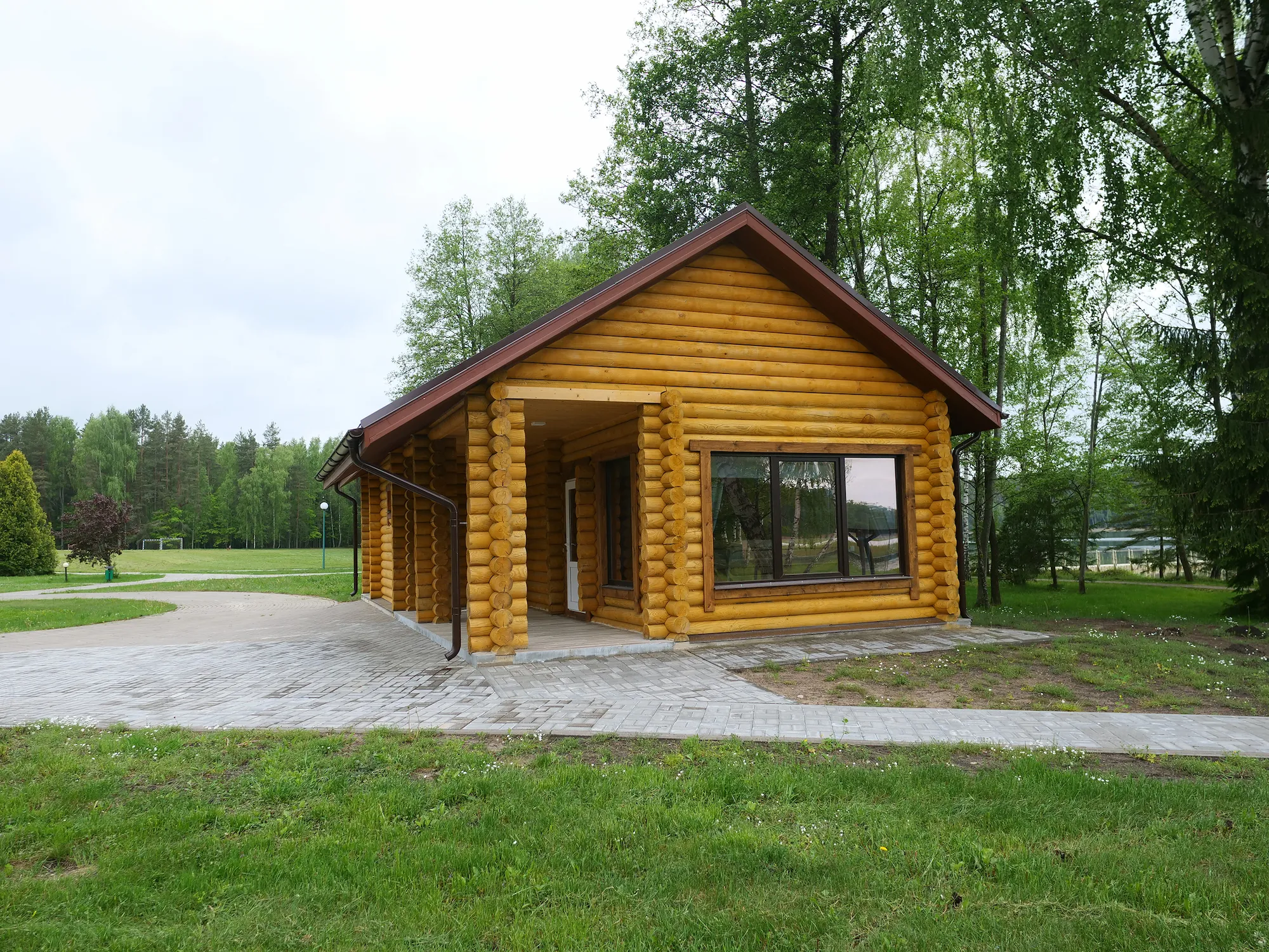 Баня у озера на базе отдыха «Леошки» — отдых после парной на свежем воздухе