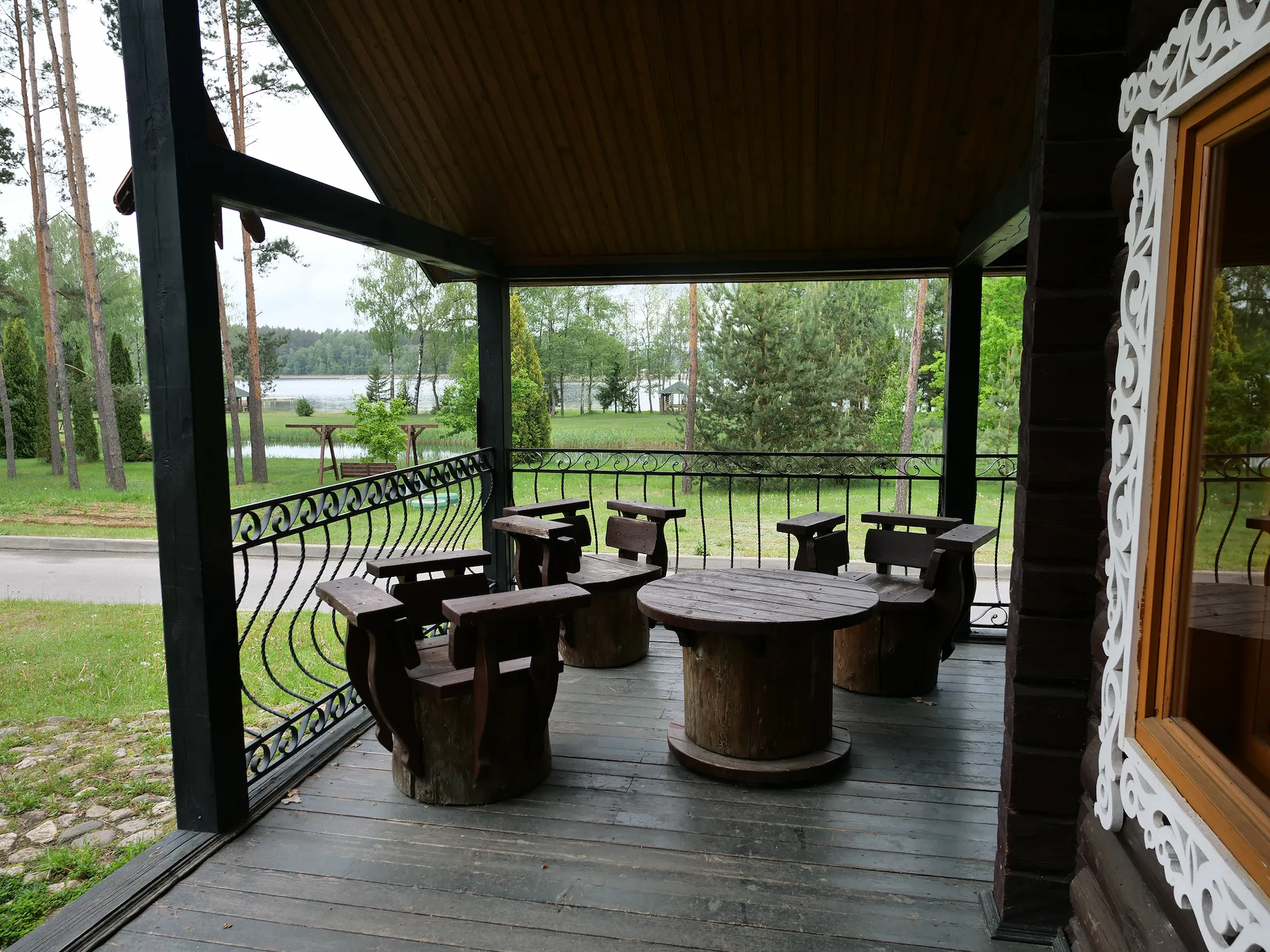 Крытая терраса в доме: отдых на природе в любую погоду на базе «Леошки»