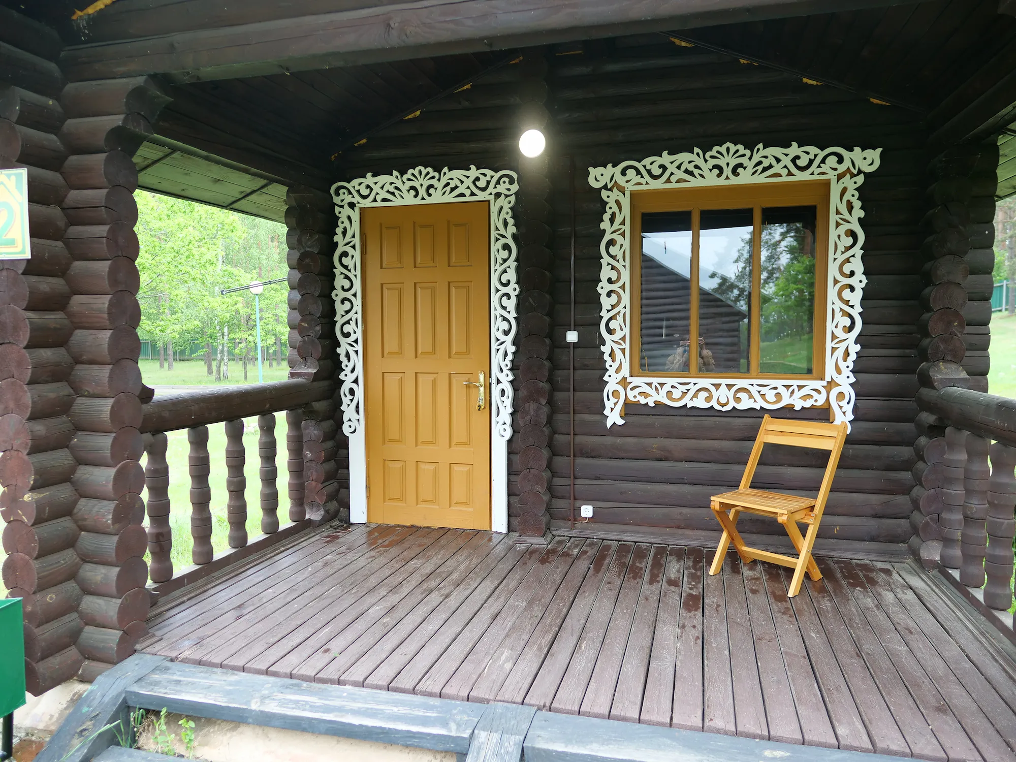 Дверь в коттедж