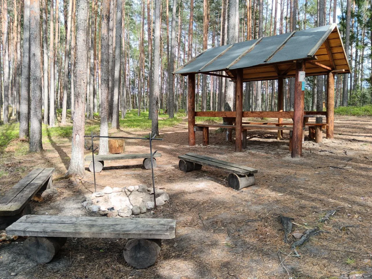 На стоянке «Два рыбака» есть: подсак, садок, стол для наживки, хороший подъезд к воде