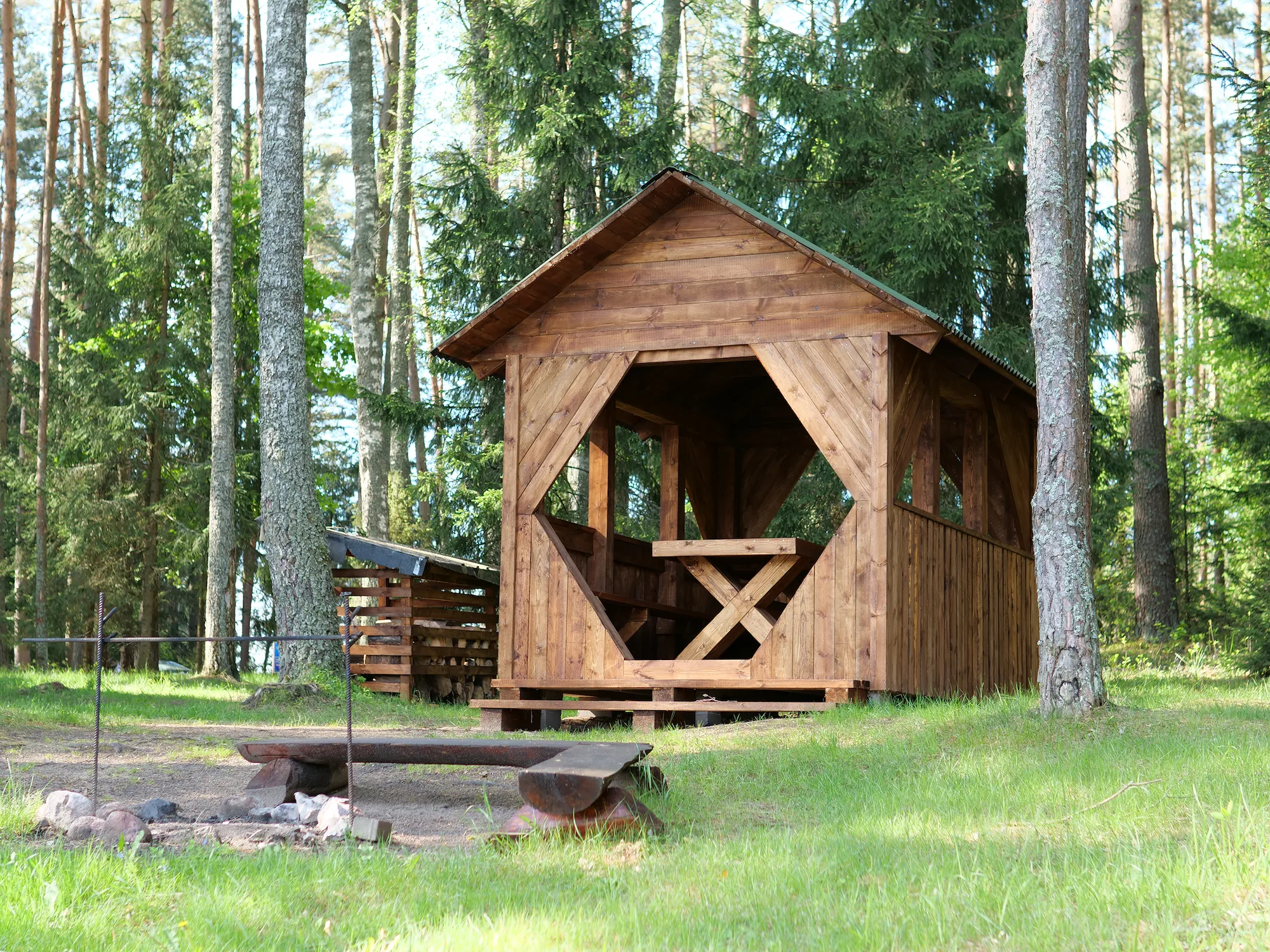 Туристическая стоянка «Охотничья» — база для настоящих мужчин и любителей леса