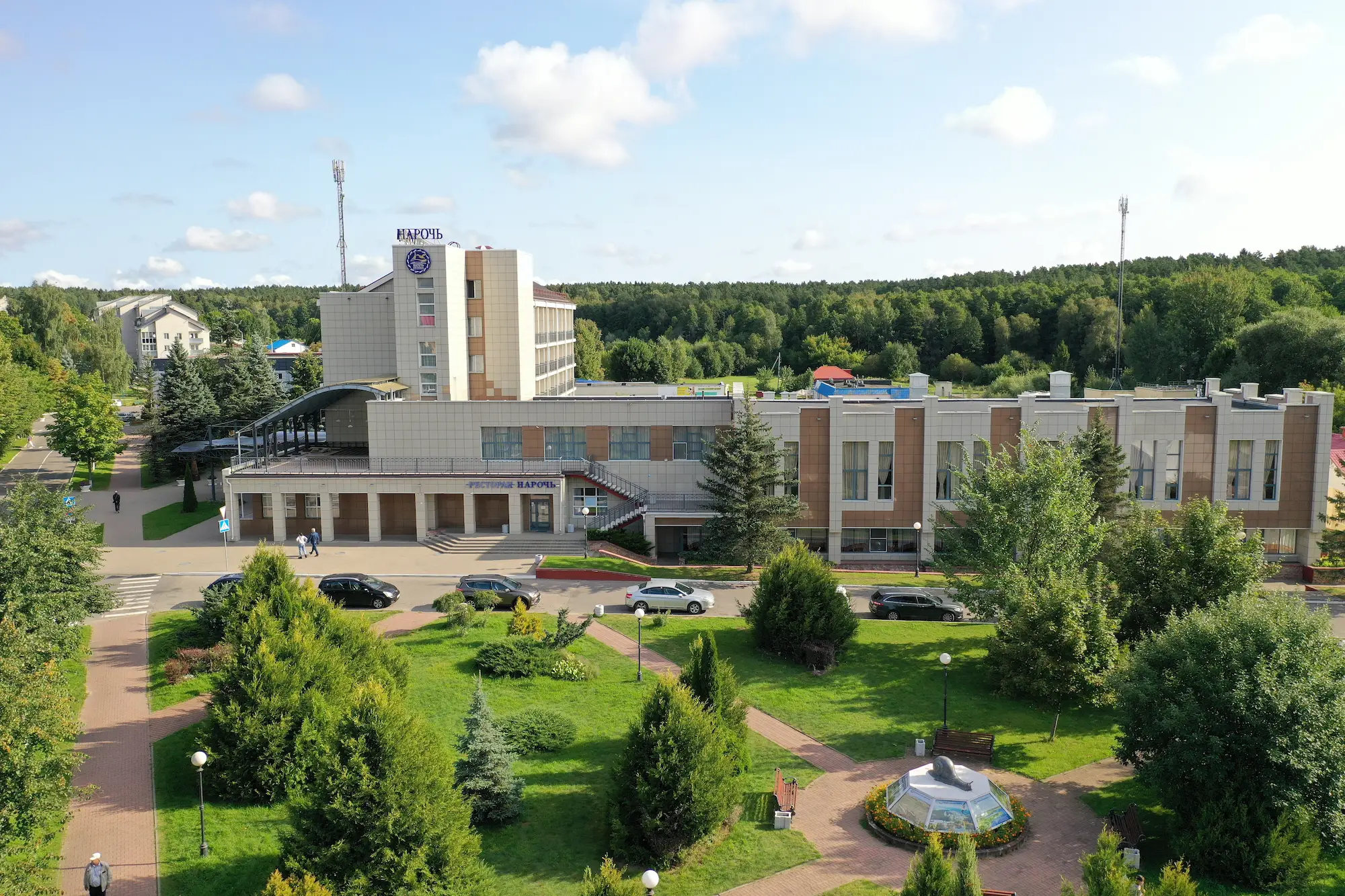 Ресторан для гостей отеля и всех желающих.