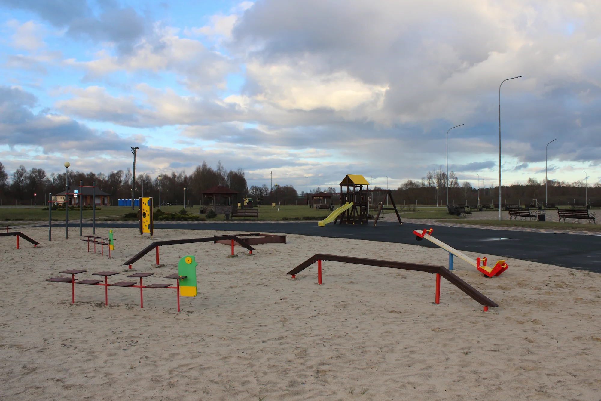 Музейная детская площадка под открытым небом.