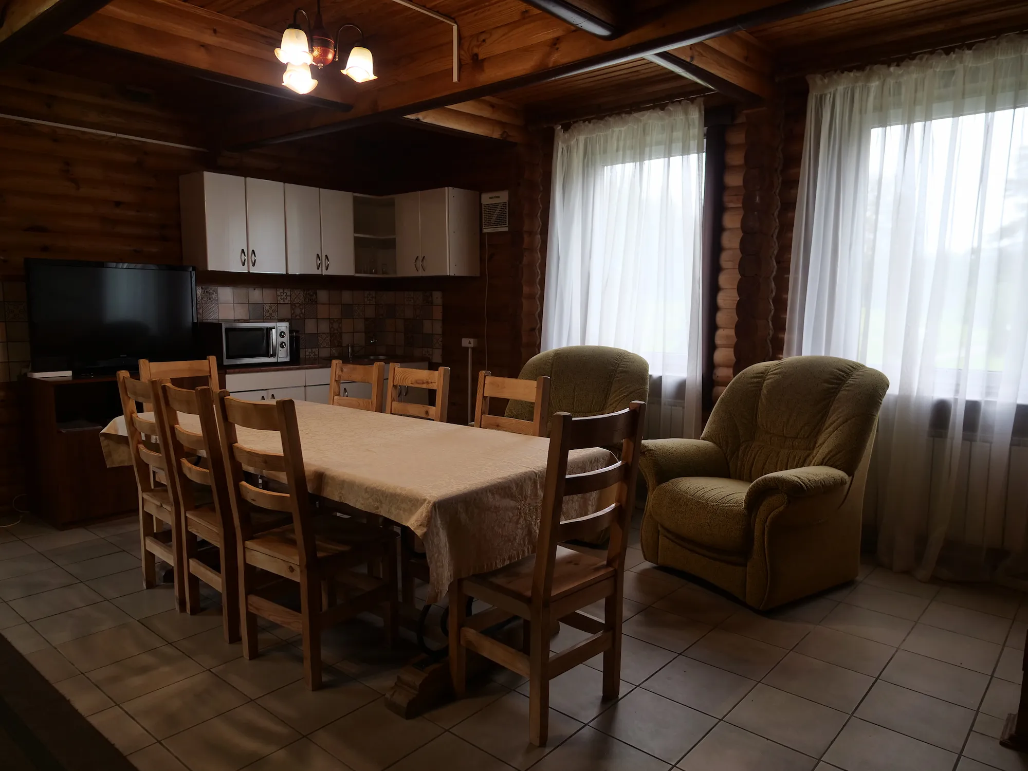 Забронировать коттедж №6 на базе отдыха «Леошки» — уют и комфорт в лесу