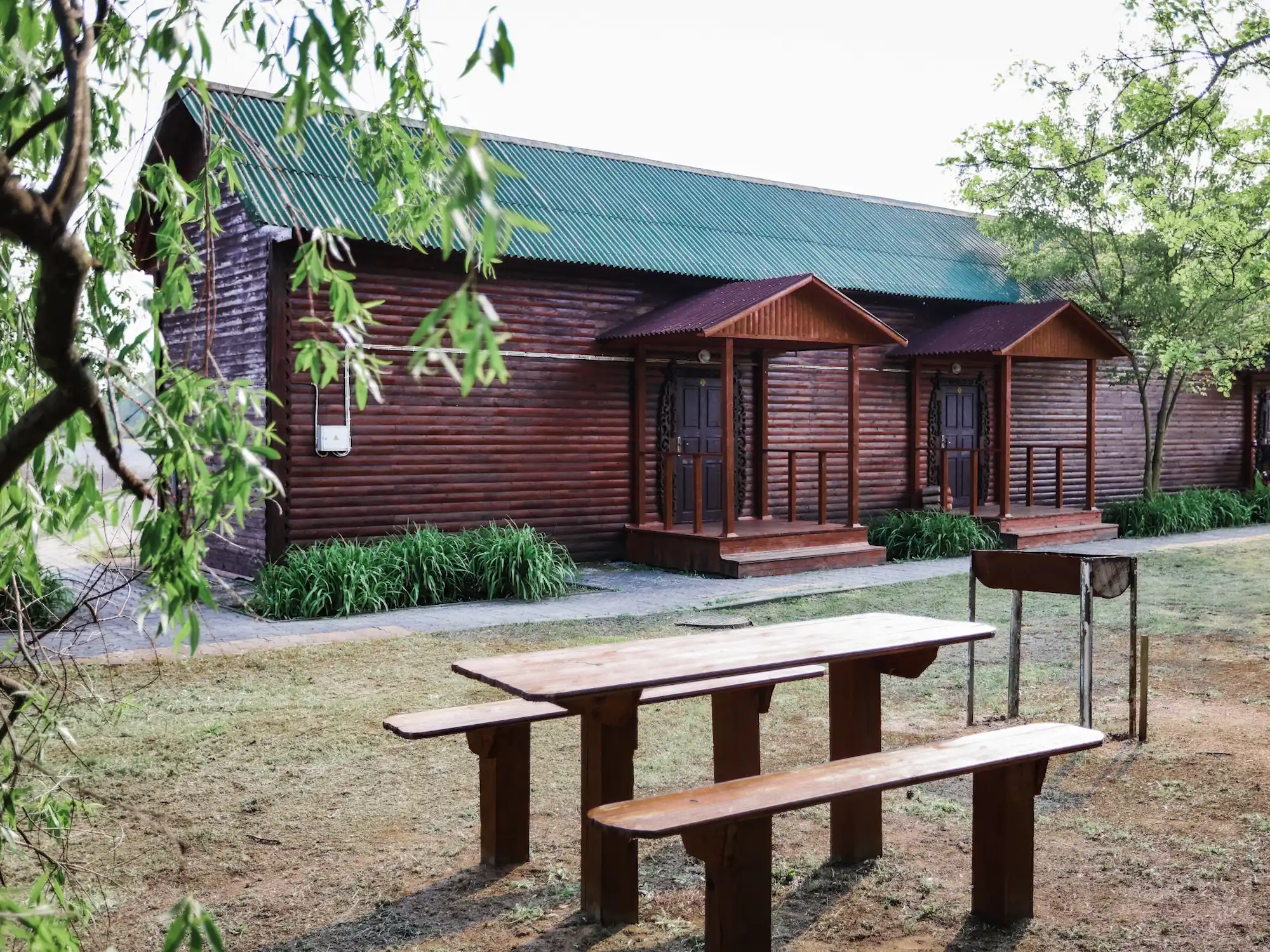 Дворовая территория отеля.