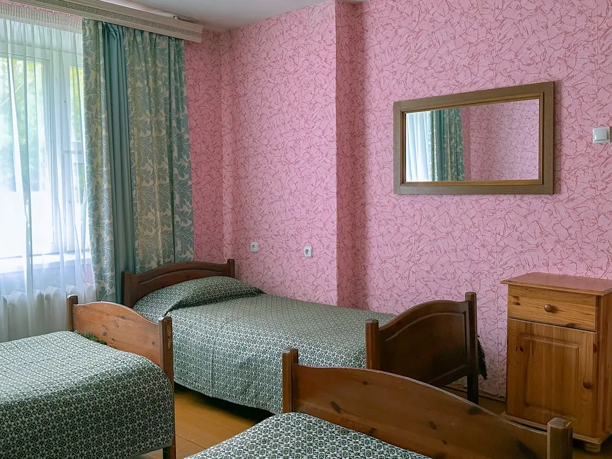 Трехместный номер в туристическом комплексе «Хлупинская Буда».