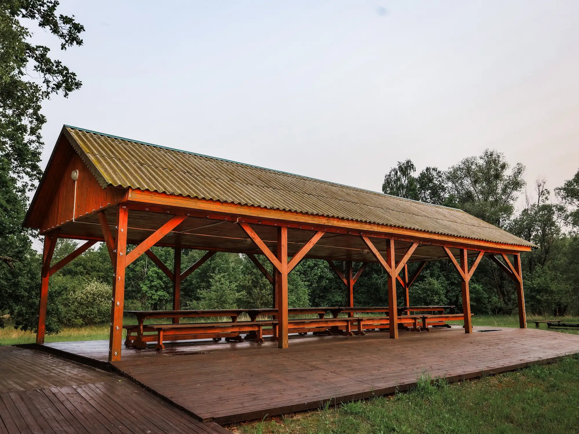 Уединенная стоянка «Камень» для отдыха дикарем с комфортом.