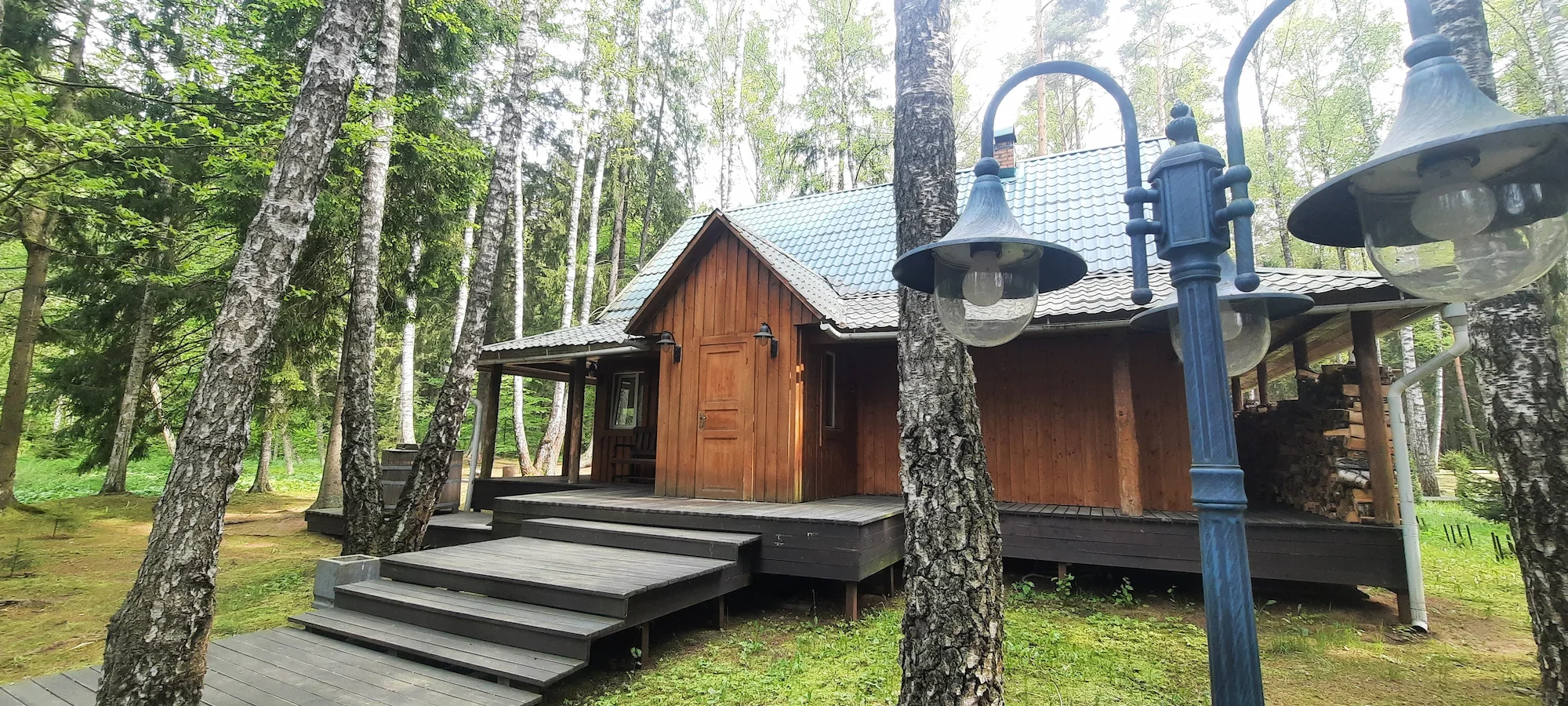 Баня Манылы в сосновом лесу